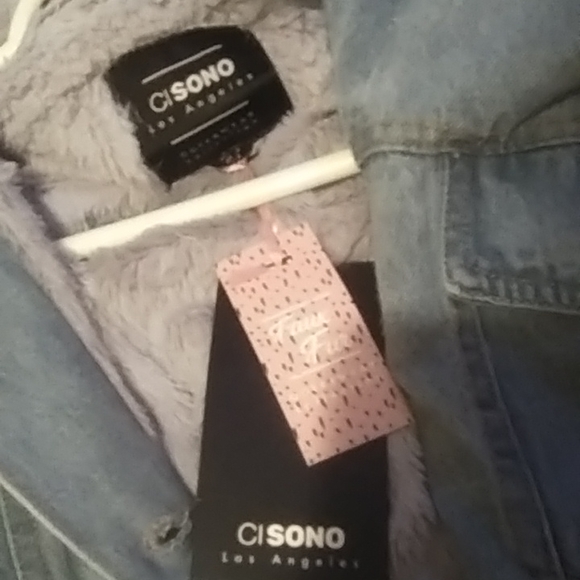 NWT Ci Sono LA Faux Fur Jean jacket. Small Woman's. - Picture 6 of 6